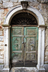 Fototapeta na wymiar Old green door in Kotor, Montenegro