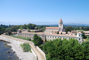 Naklejka premium Ancien monastère fortifié de Saint-Honorat