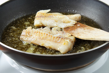 Cooking pollock fillets in frying pan