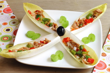 Endivias rellenas de atún