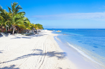 plage de sable blanc à l'île Maurice