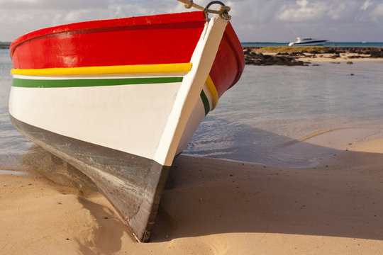barque de pêche sur plage mauricienne