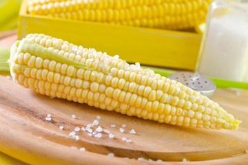 boiled corn with salt