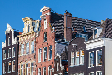 Fototapeta premium Ancient canal houses in the Dutch capital city Amsterdam