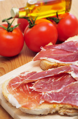 spanish pa amb tomaquet with serrano ham