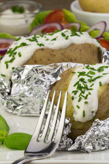 gebackene Kartoffeln mit Kräuterquark und Schnittlauch