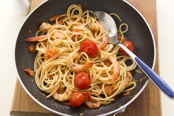 Shrimps And Spaghetti In Pan