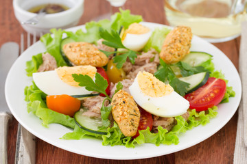 salad with boiled egg