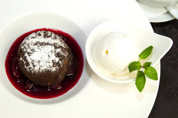 маковый десерт и мороженое