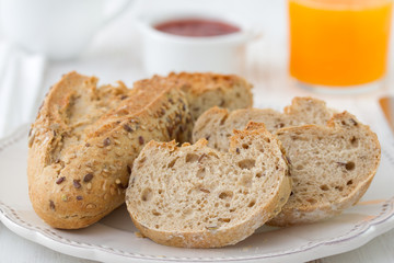 Obraz premium bread with orange juice and jam