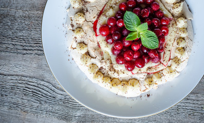 Pavlova meringue with cherries