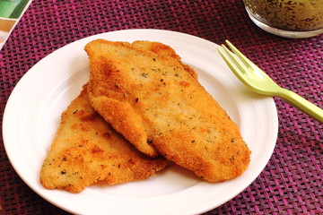 Filetes de pollo empanados
