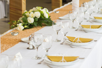 luxury place setting, napkin on plate wih flower
