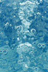 bulles d'air dans l'eau de piscine