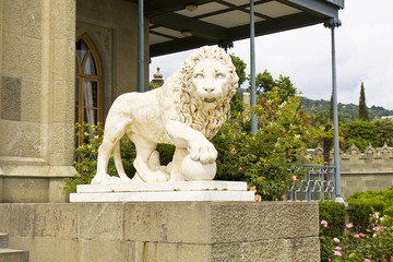 Lion near Vorontcovskiy palace, Crimea