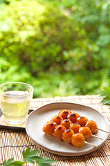 日本茶とみたらし団子