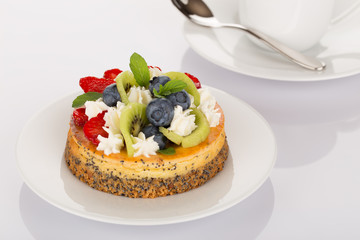 Cheesecake, strawberries, blueberries and kiwi