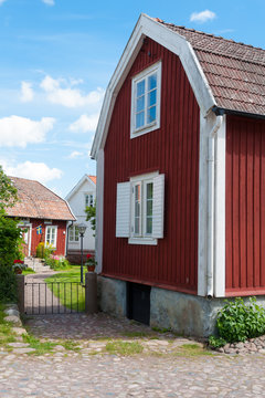 Rote Holzhäuser in Pataholm, Schweden