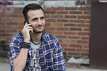 Construction worker with mobile phone2