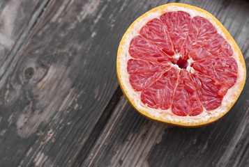 Fototapeta na wymiar red grapefruit on old table