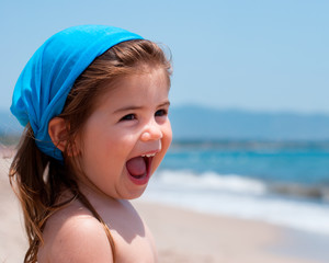 Bambina al mare che ride © Uncleraf