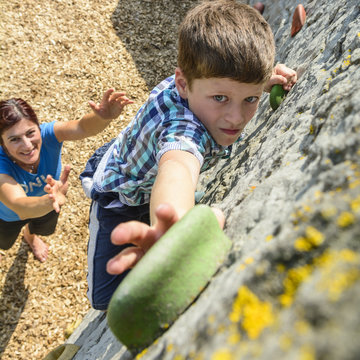 entschlossener Blick beim Bouldern