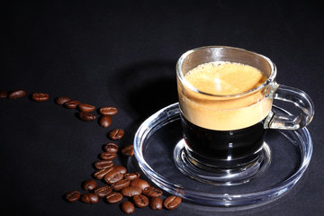 frischer Espresso im Glas © sabine hürdler