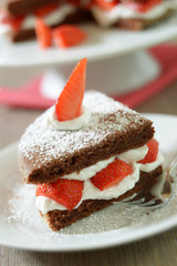 Sojasahne-Erdbeer-Torte