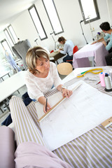 Obraz premium Closeup of dressmaker in training class