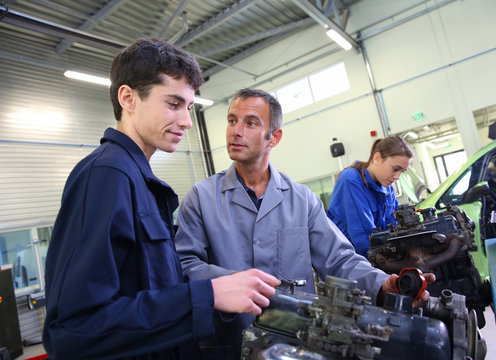 Mechanics training class with teacher and students