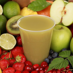 Saft aus Äpfeln, Kiwi und Zitrone