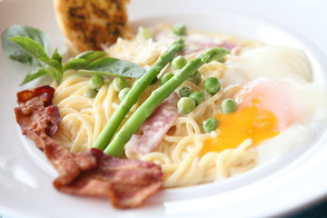 spaghetti white sauce with ham