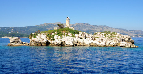 Fototapeta na wymiar lighthouse in the sea, Greece