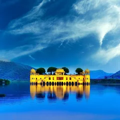  Indian water palace on Jal Mahal lake at night time in Jaipur, I © Banana Republic