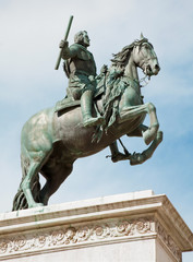 Fototapeta na wymiar Madrid - Philip IV of Spain statue