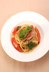 ベーコンとトマトのパスタ