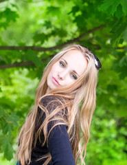 Naklejka premium sensual girl blows a kiss