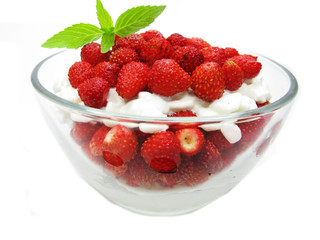 wild strawberry fruit dessert with yogurt