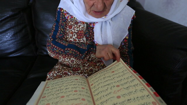 Muslim women reading Holy Qur'an