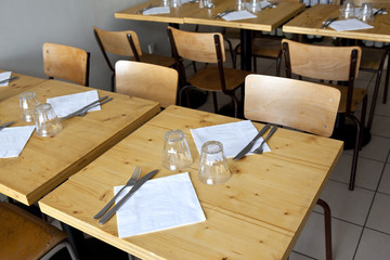 Cantine, restaurant, salle à manger, repas, tables, service