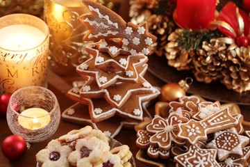 Obraz na płótnie Canvas Christmas cookies and decorations on a table.