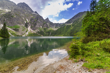 Fototapeta na wymiar Piękne krajobrazy z Tatr i jeziora w Polsce