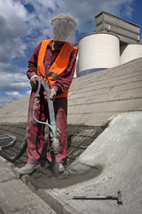 Renewing roof of industrial hale with sprayed concrete