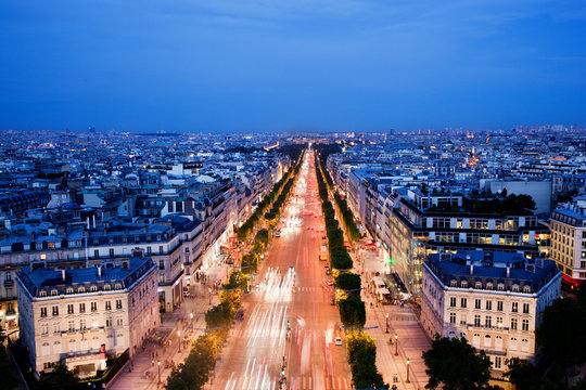 Fototapeta Avenue des Champs-Elysees in Paris, France at night