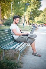 Obraz premium young stylish man using notebook