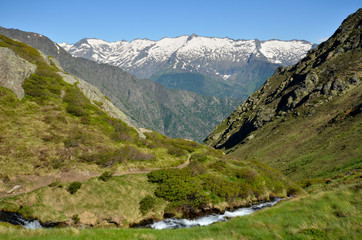 Fototapeta na wymiar Randonnée aux Etangs du Picot en Ariège