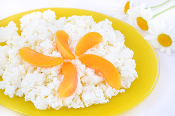 Cottage cheese with apricot slice