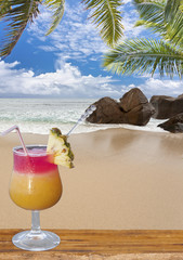 cocktail sur plage paradisiaque des Seychelles