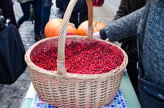 wicker basket cranberry market diet ecologic food