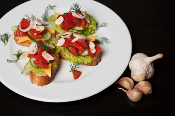 Toast with vegetables